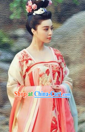 The Empress of China Clothing and Headwear