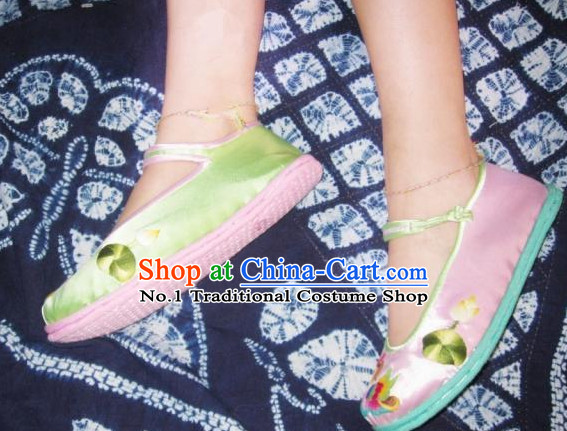 Chinese Classical Handmade and Embroidered Lotus Shoes