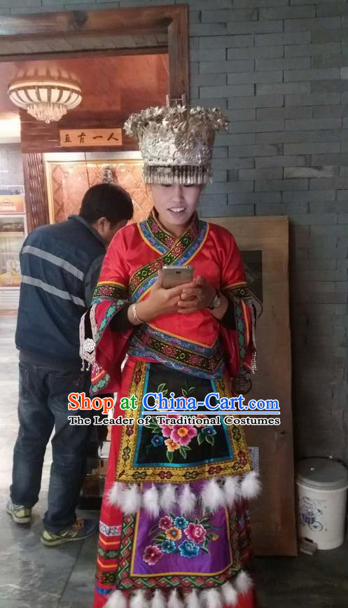 Traditional Chinese Miao Nationality Dancing Costume, Hmong Female Folk Dance Ethnic Pleated Skirt, Chinese Minority Nationality Embroidery Costume for Women