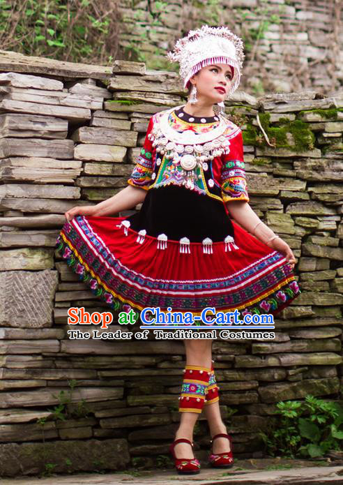 Traditional Chinese Miao Nationality Dancing Costume, Hmong Female Folk Dance Ethnic Pleated Skirt, Chinese Minority Nationality Embroidery Costume for Women