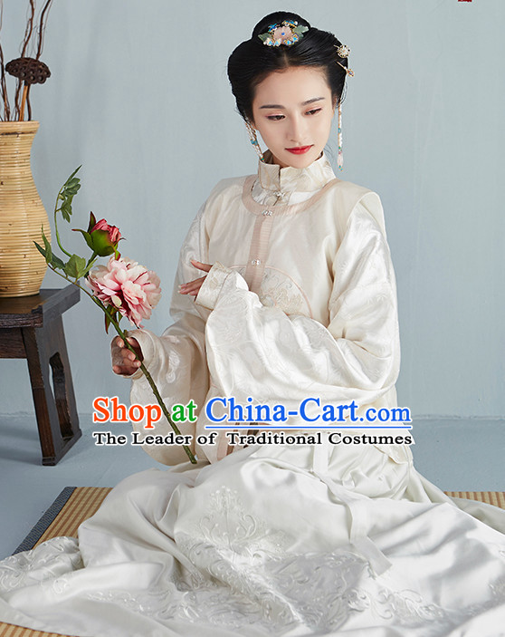 Chinese Ancient Ming Dynasty Beauty Garment Costumes and Hair Jewelry Complete Set for Women