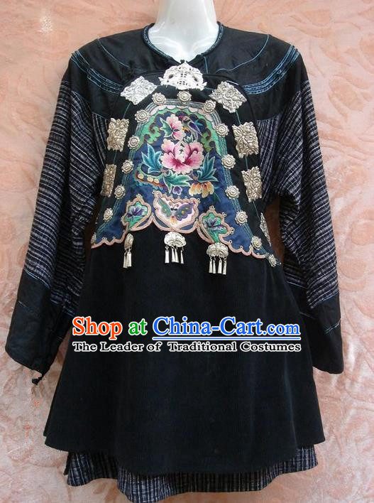 Traditional Chinese Miao Nationality Dancing Costume, Hmong Female Folk Dance Ethnic Blouse, Chinese Minority Nationality Handmade Embroidery Shirt for Women