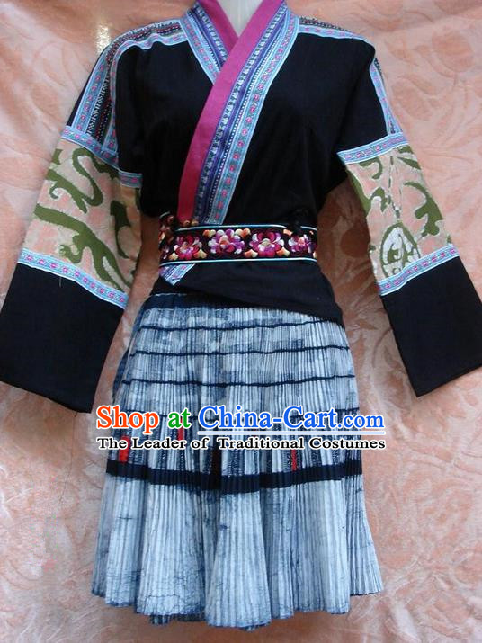 Traditional Chinese Miao Nationality Dancing Costume, Hmong Female Folk Dance Ethnic Pleated Skirt, Chinese Minority Nationality Embroidery Costume for Women