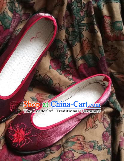 Traditional Chinese National Embroidered Shoes Handmade Red Satin Shoes, China Hanfu Embroidery Flowers Wedding Shoes for Women