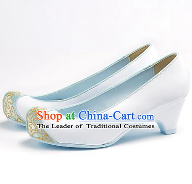 Traditional Korean National Wedding White Embroidered Shoes, Asian Korean Hanbok Bride Embroidery Satin Shoes for Women