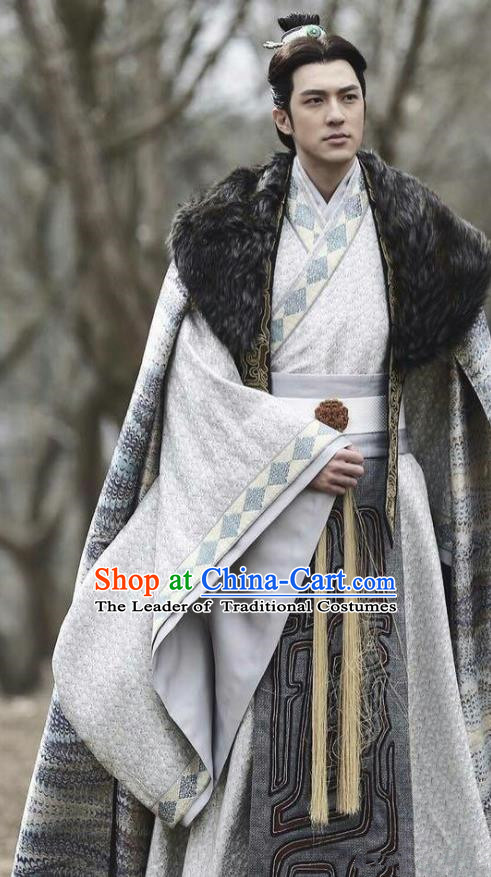 Traditional Chinese Qin Dynasty Nobility Childe Clothing, China Ancient Prince Swordsman Embroidered Costume for Men