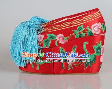 Asian Chinese Beijing Opera Actress Red Embroidered Shoes, Traditional China Peking Opera Diva Hanfu Blood Stained Shoes