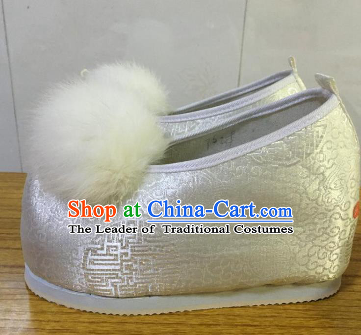 Traditional Chinese Ancient Princess Embroidered White Blood Stained Shoes, China Handmade Hanfu Embroidery Shoes for Women