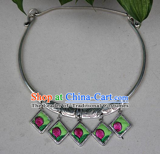 Traditional Chinese Miao Nationality Crafts, Hmong Handmade Miao Silver Embroidery Flowers Pendant, Miao Ethnic Minority Silver Necklace Accessories Pendant for Women