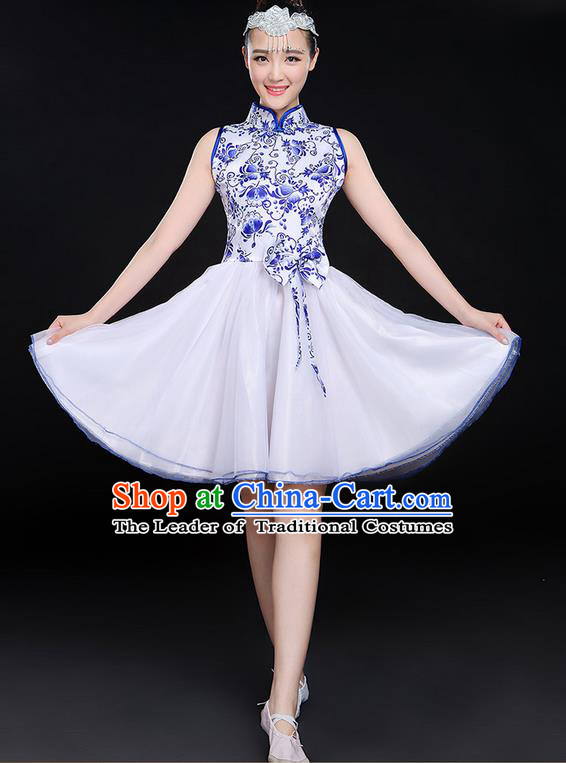 Traditional Chinese Yangge Fan Dancing Costume, Folk Dance Yangko Uniforms, Classic Umbrella Dance Elegant Dress Drum Bubble Dance Blue and White Porcelain Clothing for Women