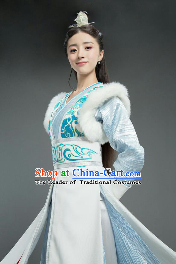 Traditional Chinese Ancient Chivalrous Female Fur Dress Costume, Chinese Northern and Southern Dynasties Television Tokgo World Heroine Hanfu Clothing and Headpiece Complete Set for Women