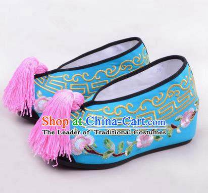 Chinese Ancient Peking Opera Young Lady Embroidered Hua Tan Shoes, Traditional China Beijing Opera Princess Wedding Blue Embroidered Shoes