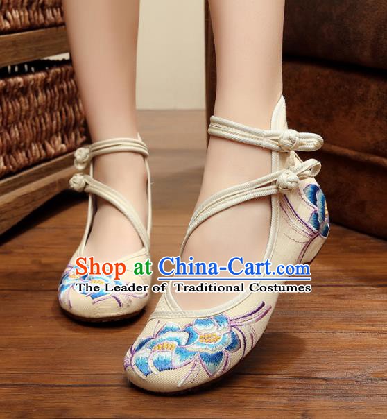 Traditional Chinese National White Hanfu Embroidered Shoes, China Princess Shoes Embroidery Flowers Shoes for Women