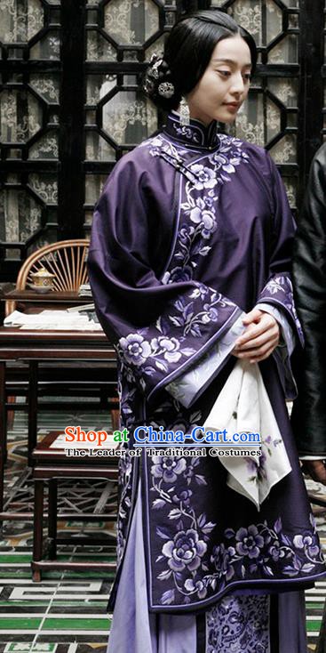 Traditional Chinese Ancient Late Qing Dynasty Nobility Lady Embroidered Purple Xiuhe Suit Costume