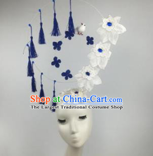 Chinese Traditional Catwalks White Flowers Headdress Palace Exaggerated Hair Accessories for Women