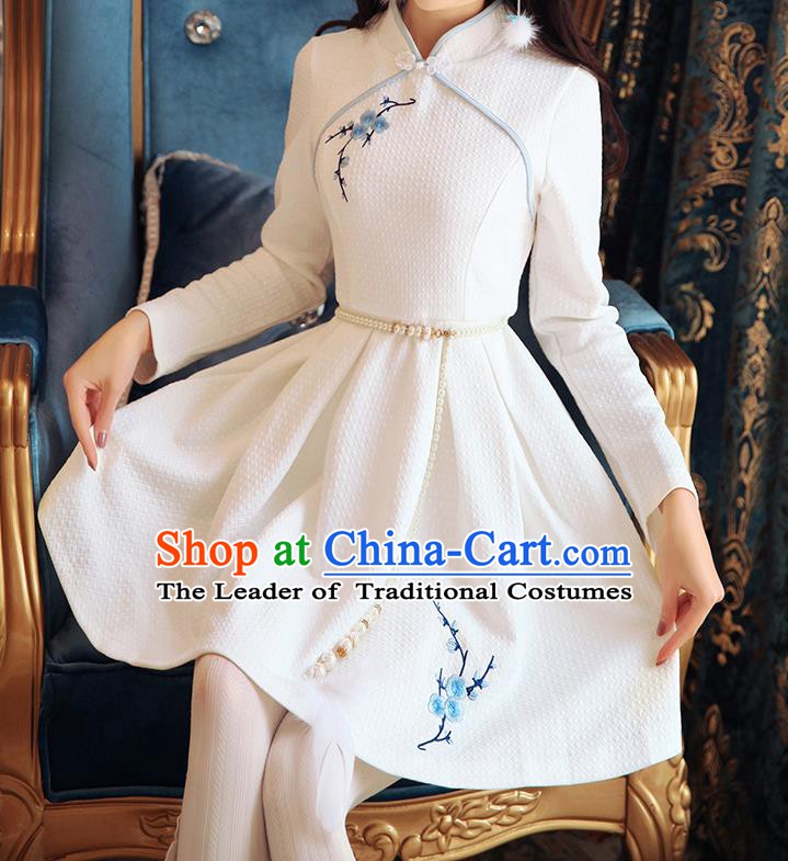 Traditional Chinese National Embroidered White Dress Tangsuit Cheongsam Clothing for Women