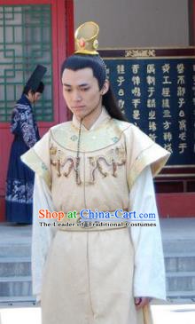 Chinese Ancient Ming Dynasty Crown Prince of Emperor Jiajing Zhu Chengyu Clothing for Men