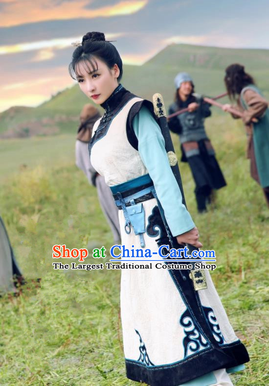 Chinese Ancient Drama Swordswoman Hanfu Dress Traditional Ming Dynasty Heroine Replica Costumes for Women