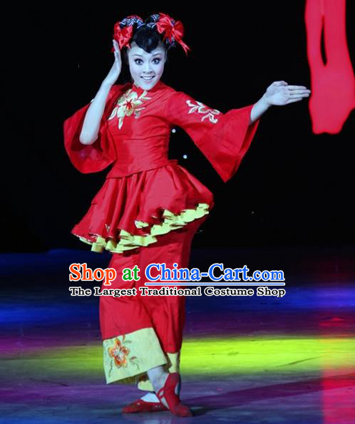 Chinese Traditional Folk Dance Red Costumes Group Dance Stage Performance Clothing for Women