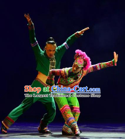 Chinese Dynamic Yunnan Ethnic Stage Performance Dance Costumes for Women for Men