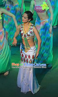 Chinese Lishui Jinsha Dai Nationality Peacock Dance White Dress Ethnic Stage Performance Costume and Headpiece for Women