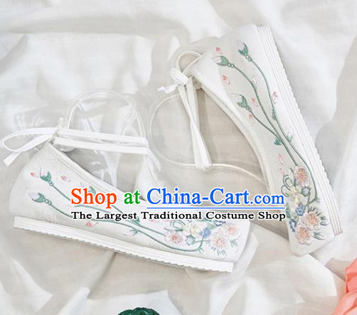 Traditional Chinese National Winter Shoes Embroidered White Shoes Hanfu Shoes for Women