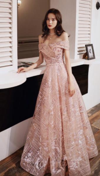 Top Grade Modern Fancywork Embroidered Pink Formal Dress Compere Catwalks Costume for Women