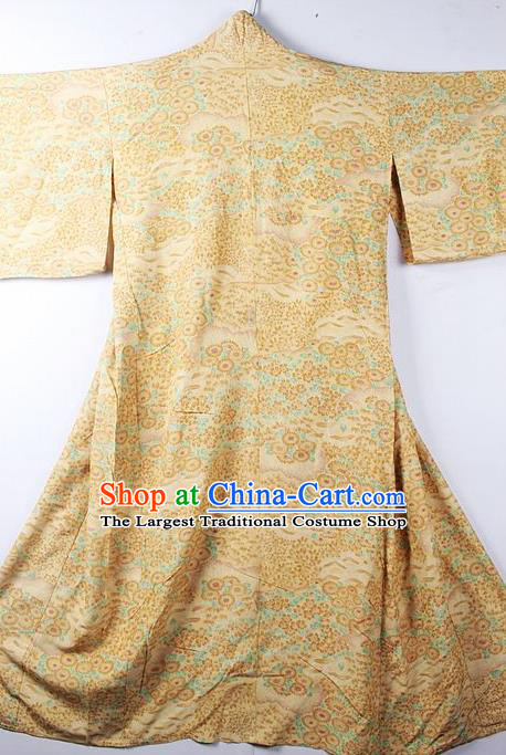 Asian Japanese Classical Sakura Pattern Yellow Yukata Traditional Japan Kimono Costume for Men