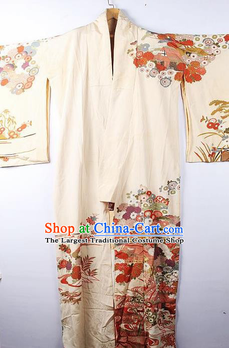 Asian Japanese Palace Classical Chrysanthemum Pattern Beige Furisode Kimono Ceremony Costume Traditional Japan Yukata Dress for Women