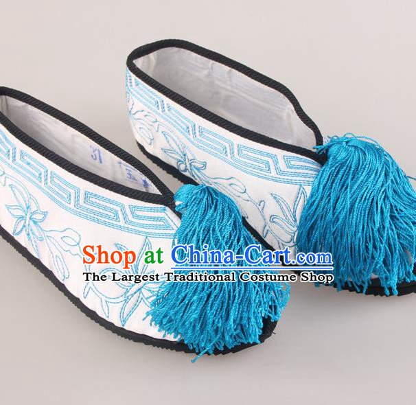 Traditional Chinese Beijing Opera Diva White Embroidered Shoes Handmade Ancient Princess Blood Stained Shoes for Women