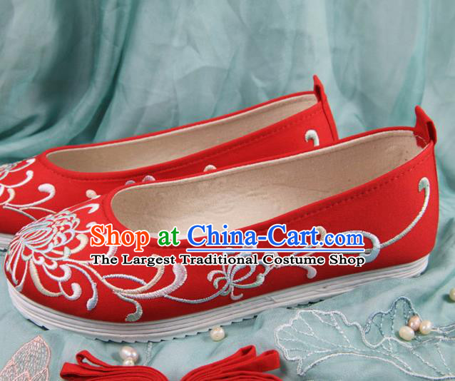 Chinese Handmade Embroidered Chrysanthemum Red Cloth Shoes Traditional Ming Dynasty Hanfu Shoes Princess Shoes for Women