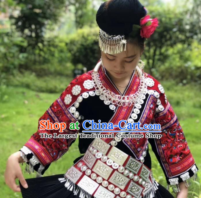 China Tujia Minority Female Embroidered Blouse and Black Short Skirt Traditional Ethnic Festival Apparels with Hair Accessories