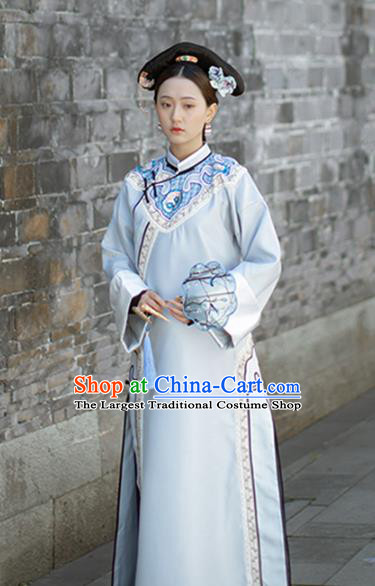 Chinese Qing Dynasty Court Maid Costumes Ancient Manchu Palace Lady Grey Dress Clothing and Handmade Headpieces