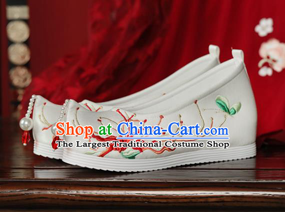 China Handmade Cloth Shoes Ming Dynasty Princess Shoes Hanfu Shoes Embroidered Red Spider Lily Shoes