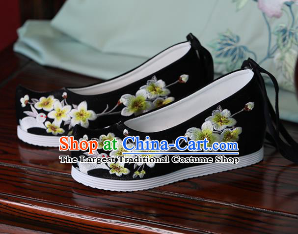 China Handmade Cloth Shoes Embroidered Pear Flowers Rabbit Shoes Hanfu Black Bow Shoes Princess Shoes