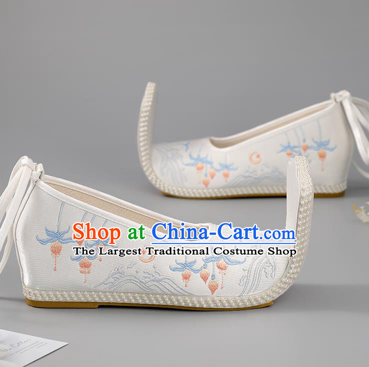 China Han Dynasty Shoes Traditional Hanfu Shoes White Cloth Shoes Embroidered Lotus Shoes Princess Shoes