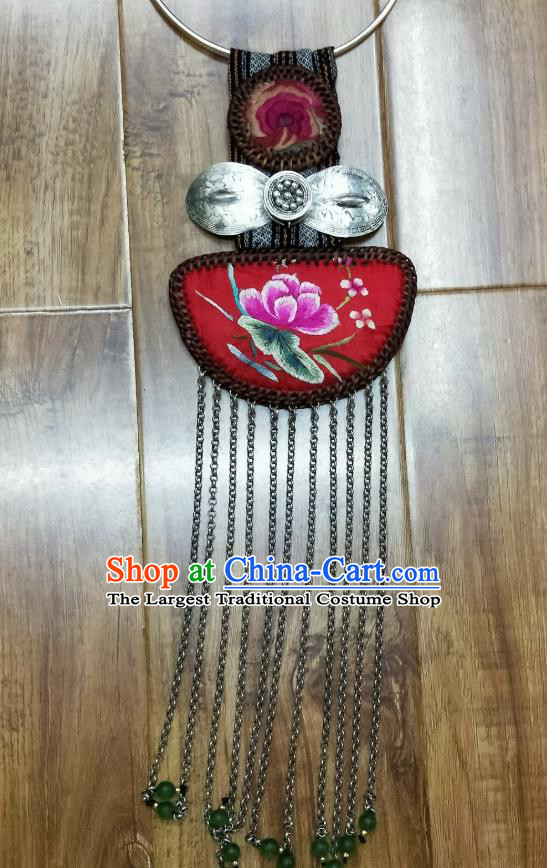 China Traditional Rattan Accessories Miao Ethnic Silver Tassel Necklet Handmade National Embroidered Lotus Red Necklace