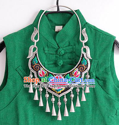 Handmade China Ethnic Folk Dance Accessories Embroidered Necklace National Silver Longevity Lock