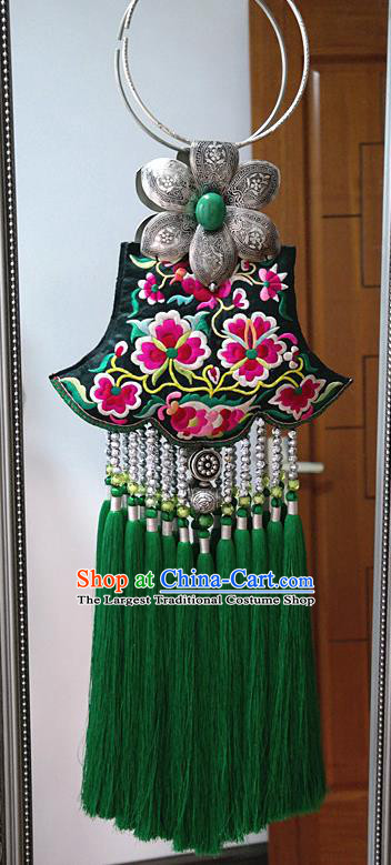 Traditional China Ethnic Embroidered Accessories Miao Nationality Green Tassel Jewelry Handmade Silver Necklace