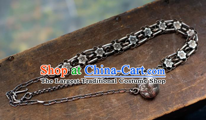 Handmade China Traditional Silver Carving Necklace Accessories National Women Jewelry Pendant