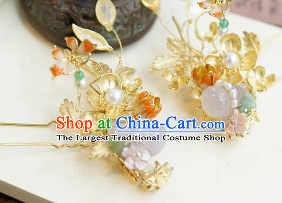 China Ancient Bride Golden Hair Clips Traditional Xiuhe Suit Hair Jewelry Accessories Qing Dynasty White Chalcedony Gourd Hairpins