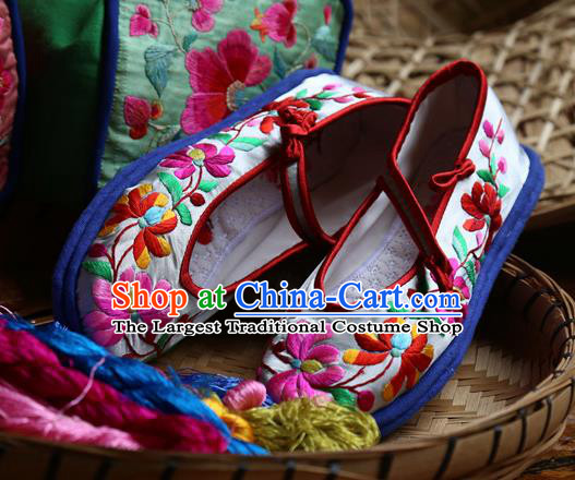 Chinese Traditional National Embroidered White Satin Shoes Hanfu Shoes for Women