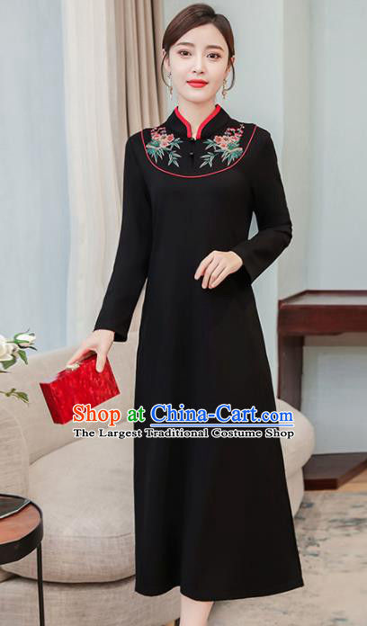 Chinese Traditional Embroidered Black Cheongsam Costume China National Qipao Dress for Women