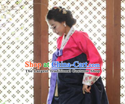 Korean Traditional Mother Hanbok Garment Rosy Blouse and Black Dress Asian Korea Fashion Costume for Women