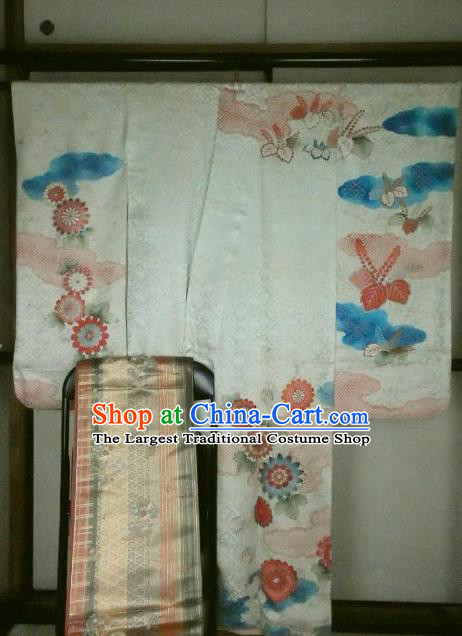 Traditional Japan Geisha Printing Camellia White Silk Furisode Kimono Asian Japanese Fashion Apparel Costume for Women