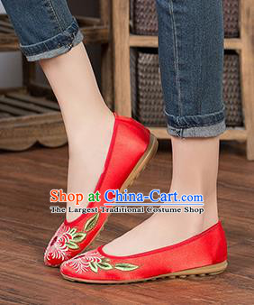 Chinese Traditional Embroidered Chrysanthemum Red Shoes Opera Shoes Hanfu Shoes Satin Shoes for Women