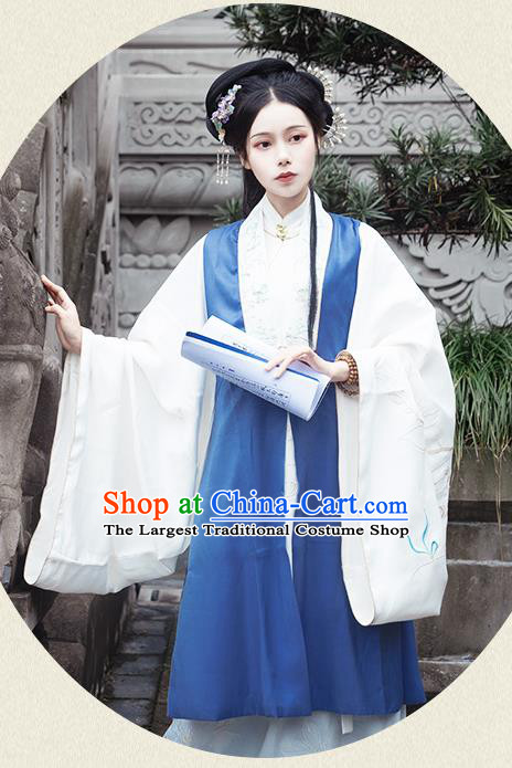 Chinese Traditional Ming Dynasty Young Mistress Embroidered Dress Ancient Patrician Duchess Historical Costume for Women