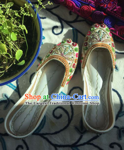 Asian India Traditional Embroidered Beads Leather Shoes Indian Handmade Shoes for Women