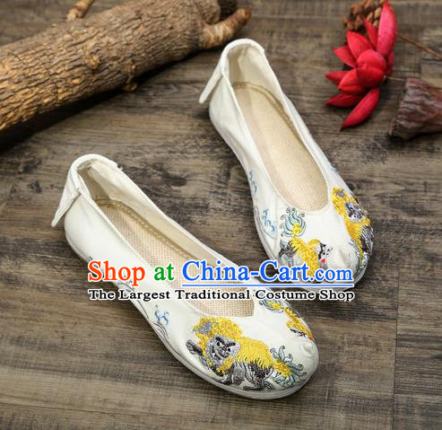 Chinese Embroidered Lion White Shoes Hanfu Shoes Women Shoes Opera Shoes Princess Shoes