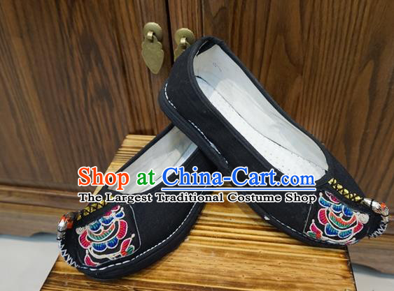 Traditional Chinese Handmade Embroidered Ethnic Black Shoes Yunnan National Shoes for Women